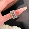Anillo Calado de Encaje Artesanía Francesa de Nicho de Gama Alta para Mujer, Simple y Versátil, Nueva Joyería 2025
