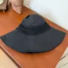 Chapéu de Pescador Estilo Japonês de Algodão e Linho para Mulheres, Novo Modelo de Verão com Pregas Pretas, Protetor Solar, Chapéu Bucket Estilo Artístico Retrô, Emagrece o Rosto, Proteção Solar