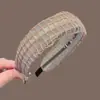Faixa de Cabeça Outono e Inverno para Mulheres, Faixa de Cabeça de Aba Larga para Lavar o Rosto, Coque de Cabelo Retrô com Topo Alto, Acessório de Cabeça de Luxo Acessível para Uso Externo