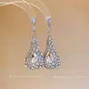 Pendientes de Plata Aguja con Cristales, Forma de Gota, Lujo Ligero, Moda de Alta Gama, Pendientes Sencillos, Versátiles para el Uso Diario, para Mujeres