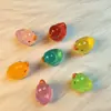 Famoso en Internet Luminoso en la Oscuridad Mini Colorido Grande Pato Juguete para Niños Coche Decoración DIY Hecho a Mano Resina Accesorios