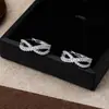 Nuevos Pendientes de Aro con Cruz de Línea de Circonita Personalizados para Mujer, Diseño Elegante y de Moda, Pendientes Versátiles de Temperamento Minimalista Estilo Ins