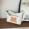 Bolsa Transversal Casual de Lona para Mulheres 2025 Nova Marca Tendência para Estudantes Universitários Bolsa de Letras Nicho Bolsa de Ombro Versátil Formato Bolinho para Mulheres