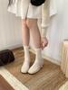 Sapatos de Salto Único Estilo Celebridade da Internet Modelo Novo Primavera 2025 Sapatos Baixos da Moda com Tachas para Mulheres Confortáveis Sola Macia Sapatos Casuais Não Cansativos
