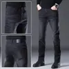 Pantalones de mezclilla de alta gama en negro y gris de Hong Kong para hombre, nueva colección primavera 2026, estilo de pierna recta, elásticos, pantalones largos casuales, ropa de hombre de moda