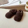 Outono/Inverno 2026 Sapatos de Algodão Quente com Pelúcia Plus para Crianças Sapatos Peludos para Meninas Sola Macia Antiderrapante Sapatos de Bebê Sapatos de Algodão de Duas Camadas para Meninas Pequenas