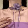 Collar con Correa de Borla Floral de Tela Dulce Estilo Francés para Mujer con Aretes Florales y Diseño de Pinza Lateral, Set de Accesorios de Nicho