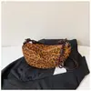 Nova Bolsa de Ombro Elegante de Alta Qualidade para Outono de 2026, para Uso Casual no Trabalho e no Deslocamento, Bolsa Transversal com Textura Simples, Bolsa Chifre de Boi