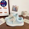 Tênis brancos femininos 2026 novo modelo, tênis casuais versáteis de nicho, mocassins casuais esportivos