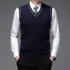 Colete de Lã Masculino para Outono e Inverno, Colete Suéter de Tricô Gola V, Roupa Social Masculina, Suéter Versátil Sem Mangas de Cor Sólida