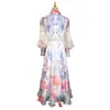 Vestido elegante estilo resort NATALIYA 2026 con cuello de blazer, estampado floral, mangas abullonadas, ceñido a la cintura y bajo con volantes