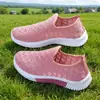 Zapatos de Malla Flyknit para Mujer Modelo Nuevo 2025 Zapatillas Flyknit Transfronterizas Zapatos de Suela Blanda Zapatos de Malla Transpirables para Verano