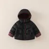 Abrigos de invierno para niños y niñas 2026 nuevo estilo ropa acolchada para bebé niños invierno elegante con capucha para niñas tops modernos