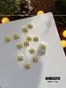 Accesorios de aleación personalizados para decoración de uñas de copo de nieve navideño en dorado y plateado con diamantes, decoraciones de uñas de copo de nieve 3D al por mayor en grandes cantidades