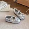 Sapatos casuais da moda e versáteis para meninas, nova coleção primavera/verão 2026, sapatos de princesa infantis com renda e solas macias