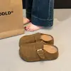 Chinelos Fechados de Solado Grosso para Mulheres, Novo Estilo Primavera 2026, Sapatos Casuais Versáteis de Calçar Fácil com Aumento de Altura Oculto