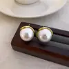 Pendientes de Perla con Flor de Botón Simple de Aguja de Plata Pendientes Franceses Elegantes de Aroma Pequeño Pendientes Versátiles de Lujo Ligero con Temperamento para el Trabajo para Mujer