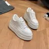 Zapatillas Blancas Ligeras de Suela Gruesa para Mujer Otoño/Invierno 2026 Nuevos Zapatos Casuales Versátiles Transpirables Zapatos Deportivos para Estudiantes Cómodos para Mujer