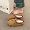 Pantuflas de algodón de moda para mujer, botas de nieve con plataforma, nuevo estilo de invierno 2026, diseño de media pantufla de punta cerrada, forradas de felpa para abrigar, zapatos de algodón para mujer