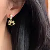 Exquisitos Aretes de Perla Moneda de Caballo con Brillo Dorado para Mujer, Lujo Accesible y Aretes de Gama Alta, Aretes Elegantes Únicos y Hermosos
