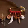 Novo broche estilo chinês, pino de madeira de pessegueiro, acessório de joia de alta qualidade, presente, pingente de paz, enfeite de bebê