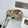 2026 Verão Nova Bolsa de Mão Retrô com Lantejoulas e Flores Bolsa de Ombro Feminina Moda Bolsa Transversal Portátil Venda por Atacado Bolsas Femininas