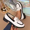 Nuevo Modelo de Comercio Exterior 2026: Mocasines de Cuero para Mujer con Bloques de Color, Suela Gruesa y Hebilla Metálica, Estilo Británico Slip-On de Caña Baja