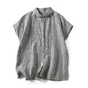 Foto Real de uma Camisa Branca de Manga Curta, Gola Redonda, Versátil, com Caimento Solto e Efeito Emagrecedor para Mulheres, em Estilo Artístico, Nova para o Verão