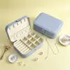 Caja de almacenamiento de joyería larga de cuero más vendida en el extranjero, caja de accesorios portátil, caja de exhibición de escritorio para pendientes, colgantes y anillos, venta al por mayor