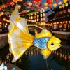 Linternas de peces koi al por mayor, espectáculos de linternas en grandes áreas escénicas al aire libre y pueblos antiguos, nuevas linternas de peces voladores de estilo chino para el Festival del Medio Otoño