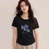 Camiseta de Manga Corta para Mujer, Nuevo Estilo Verano 2026, Diseño de Bordado con Estampado de Tinta, Algodón de Alta Calidad, Corte Ajustado, Top Adelgazante