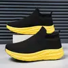 Explosiones transfronterizas Zapatos de hombre Nuevos Zapatos calcetín tejidos voladores Transpirables Ligeros Slip-on Zapatos de malla Tenis casuales para hombre