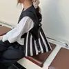 Bolsa Tote Listrada Colorida de Contraste Nova para o Verão de 2025 Feminina para Trabalho e Deslocamento Grande Capacidade Bolsa de Ombro Moda Bolsa de Axila