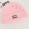 Gorro de tricô estilo coreano com laço de cordão de lã, projetado para mulheres, adequado para outono e inverno, proporcionando calor e proteção para as orelhas, e ideal para estudantes