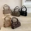 Bolsa de Mão Vintage com Rebites de Design Único para Mulheres, Novo Modelo 2026 Bolsa Boston Almofada, Bolsa de Mão Simples