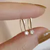 Pendientes de Gancho Pequeños Chapados en Oro Luminoso Moda de Lujo Ligero Versátiles Estilo Ins Pendientes Sencillos con Gota de Taladro