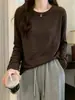 Camiseta feminina da moda de outono, gola redonda, manga longa, feita de algodão de bambu, com um design estiloso e jovem, perfeita para o uso diário e pode ser usada como uma camada externa.