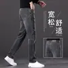 Jeans rectos de alta gama para hombre, nuevo modelo primavera/otoño 2026, pantalones casuales de primavera para hombre, pantalones negros ajustados de moda, suaves