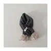 2025 Nuevo Estilo Coreano Bufanda Cruzada con Bola de Pelo para Niños Bufanda Cruzada Versátil Cálida y a Prueba de Frío para Niños y Niñas