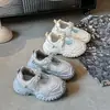 Zapatos Blancos para Niñas 2026 Primavera Nuevo Modelo Zapatos Infantiles Malla Transpirable Zapatos Deportivos para Niños Mayores Zapatos Ligeros para Correr
