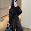 Suéter de punto asimétrico estilo coreano para mujer, suéter irregular de un solo hombro, top súper estiloso para principios de otoño para mujeres petite, adecuado para primavera y otoño