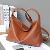 Bolsa Hobo Feminina de Couro Genuíno, Bolsa de Ombro de Couro de Camada Superior Curtido Vegetal, Bolsa Dumpling Transversal Casual Versátil e Moderna para o Dia a Dia