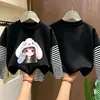 Camiseta de manga comprida para meninas, estilo primavera/outono, nova coleção 2026, peça básica da moda para crianças, algodão puro, blusa falsa de duas peças para meninas pequenas