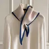 Bufanda Triángulo Tejida en Punto Cruz con Borde Contrastante Estilo Coreano para Mujer, Calentador de Cuello Versátil, Pañuelo Pequeño, Chaleco Pequeño Elegante