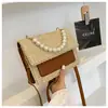 Bolsa popular deste ano feminina 2024 nova moda de verão bolsa de mão de pérola estilo western a tiracolo simples palha trançada bolsa ins
