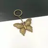 Comercio Exterior Transfronterizo se Especializa en Llaveros Colgantes de Mariposa Retro, Accesorios de Regalo y Joyería Transfronteriza de Moda al por Mayor