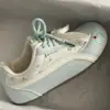 Zapatos de Entrenamiento Alemanes para Mujer Estilo Nuevo, Diseño Único, Versátiles para Primavera y Otoño, Zapatos Casuales Bordados en Verde Claro, Venta al por Mayor Directa desde la Fuente