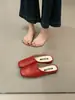 Novos Meio Chinelos de Couro Macio com Bico Fechado para Mulheres 2026, Adequados para Usar no Verão com Vestidos, Mules Planas com Solas Macias, Sandálias Femininas