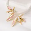 Pendientes de Botón Heming Accessories Moda Flor de Lirio Dorada Goteo de Aceite Degradado Incrustados con Perla Pendientes Versátiles para el Uso Diario Estilo para Viajar para Mujer