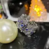 Anillo abierto estilo palacio de nicho Versa para mujer, imitación de zafiro de lujo ligero, todo a juego, hueco, encaje, índice de dedo con temperamento